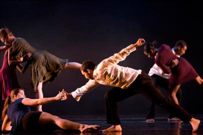 Audition class will include a ballet barre, contemporary movement phrase and hip hop combination. We are looking for experienced dancers who are excited, committed and open to new approaches to dance.