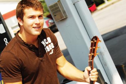 David Campbell brings the same mixture of high energy and familiarity to his acoustic shows as you’d expect to find with a professional DJ.